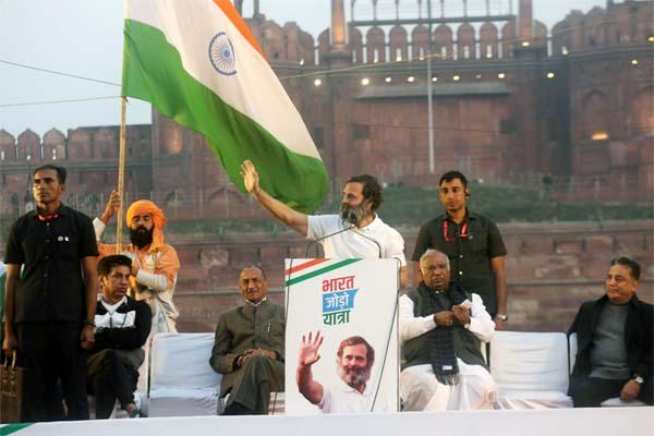  लाल किले से राहुल गांधी बोले- देश में हर तरफ भाईचारा है