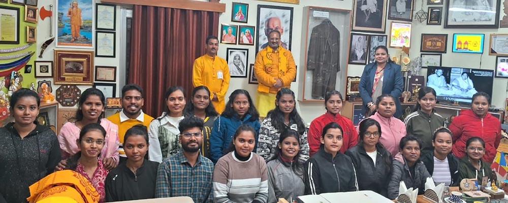 देसंविवि पहुंचा छग व नेपाल के युवाओं का दल 