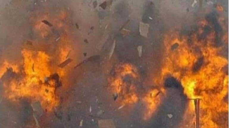गैस कनेक्शन के दौरान हादसा आग में किशोर समेत दो लोग झुलसे