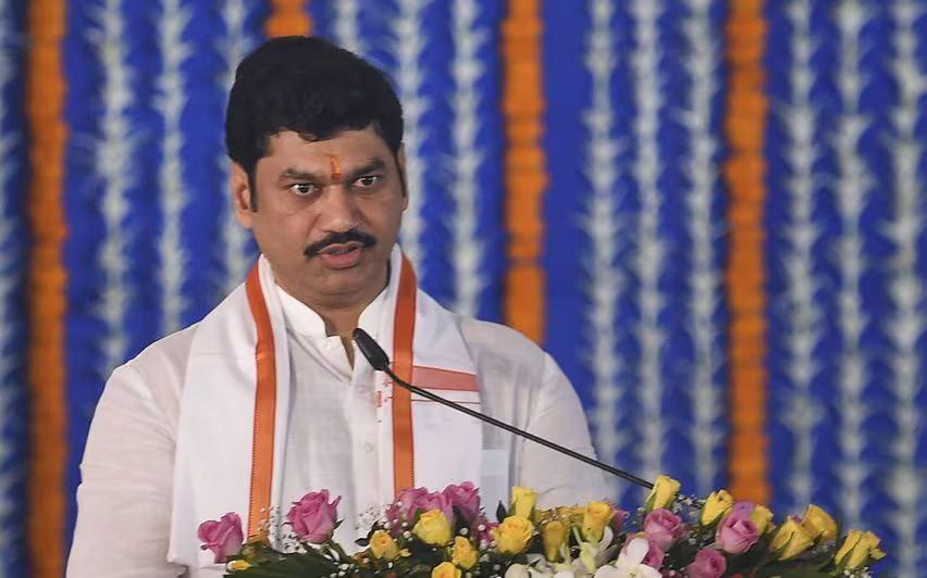 सरपंच हत्याकांड : मंत्री धनंजय मुंडे ने दिया इस्तीफा 
