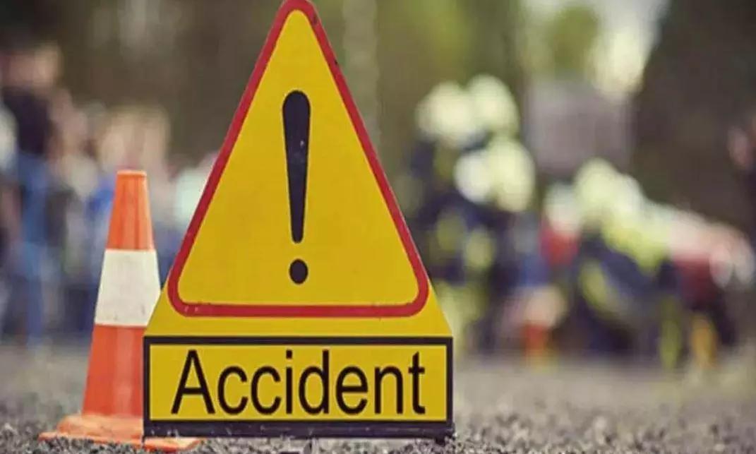 परीक्षा देकर लौट रहे तीन छात्रों को अज्ञात वाहन ने रौंदा, दो की मौत