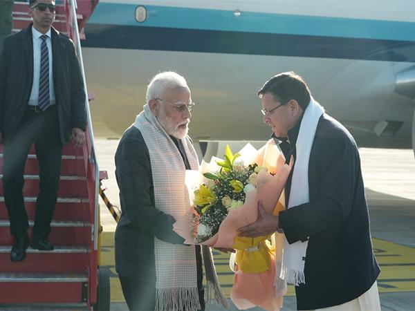 पीएम मोदी पहुंचे गंगोत्री और मुखबा में की मां गंगा की पूजा-अर्चना  