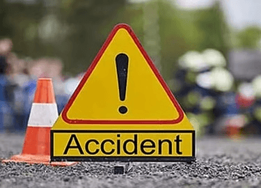 मुजफ्फरनगर में हाईवे पर खड़े ट्रक से टकराई तेज रफ्तार कार, 6 की मौत