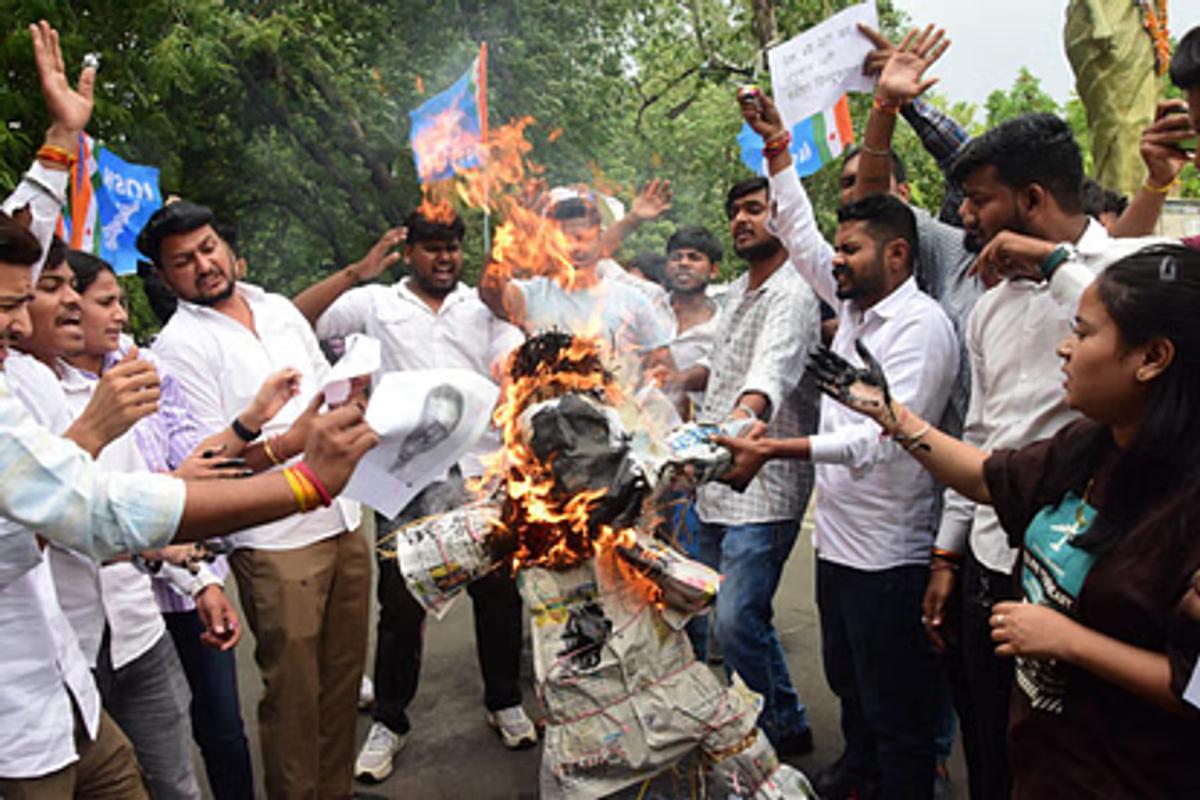 Vijay Shah effigy burnt,