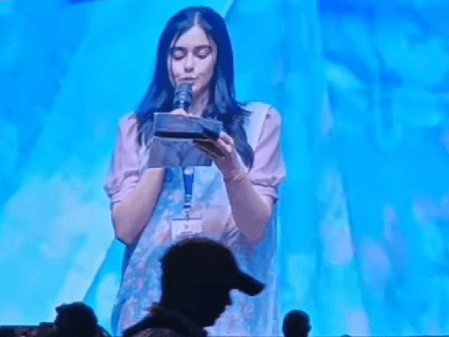 हजारों की भीड़ के सामने अदा शर्मा ने किया 'विष्णु सहस्रनाम' का पाठ, गदगद हुए फैंस