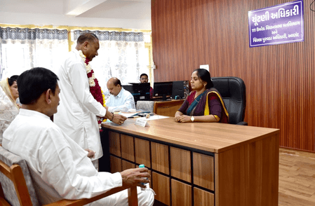 गुजरात: उमरेठ उपचुनाव के लिए छह उम्मीदवारों ने नामांकन दाखिल किया