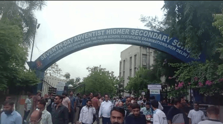 अहमदाबाद में छात्र की हत्या पर फूटा अभिभावकों का गुस्सा, स्कूल के बाहर भारी हंगामा