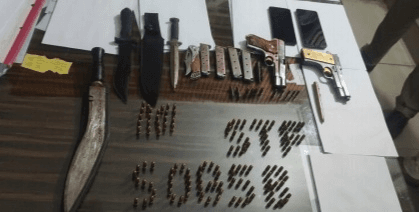 पटना में पुलिस ने वांछित अपराधी को सहयोगी के साथ किया गिरफ्तार, पेन पिस्तौल सहित कई हथियार बरामद