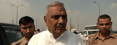 बरेली जा रहे समाजवादी पार्टी के डेलिगेशन को पुलिस ने मेरठ एक्सप्रेसवे पर रोका