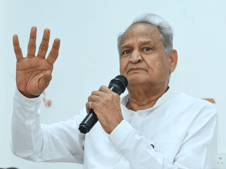 नीट (यूजी) परीक्षा रद्द होने पर अशोक गहलोत ने साधा निशाना, सरकार पर लीपापोती का आरोप लगाया