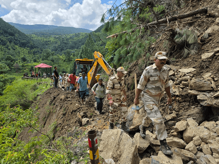 चमोली में बादल फटने से भारी तबाही, आईटीबीपी ने संभाला मोर्चा