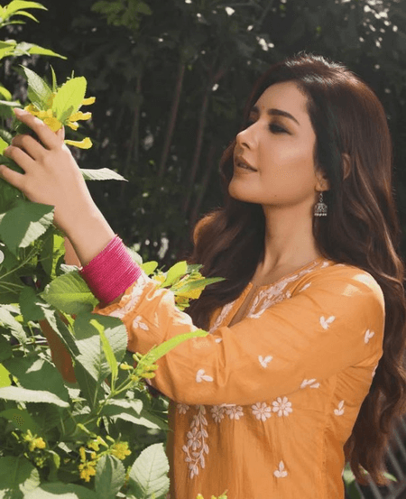 'प्यार में क्या बर्दाश्त नहीं?' राशि खन्ना ने पोस्ट कर फैंस से पूछा सवाल