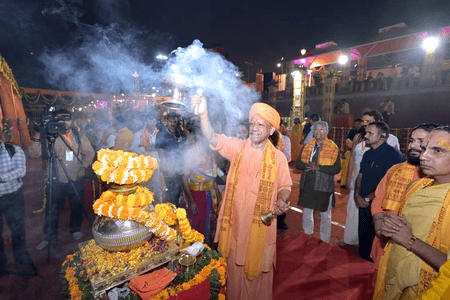 'आस्था का मजाक उड़ाने वाले अब परेशान', सीएम योगी ने अखिलेश यादव पर साधा निशाना