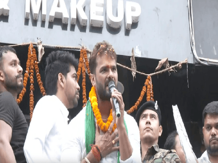 'शिक्षा ही राष्ट्र निर्माण करती है, सिर्फ मंदिर जाकर मैं शिक्षक नहीं बनूंगा', वोट डालने के बाद बोले खेसारी लाल यादव