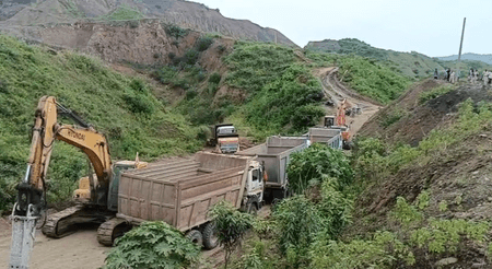 झारखंड के साहिबगंज में अवैध खनन पर कार्रवाई, दर्जनों मशीनें जब्त, माफियाओं में हड़कंप
