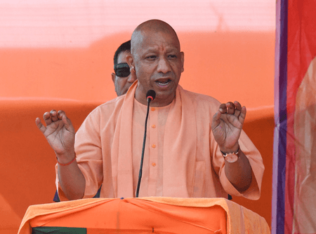 बुनकरों की आय, सम्मान और स्थायित्व सुनिश्चित करना हमारी प्राथमिकता : सीएम योगी