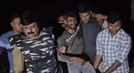 बलिया में लूट और हत्या का इनामी बदमाश मुठभेड़ में घायल, एक फरार