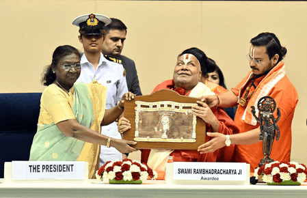 राष्ट्रपति ने जगद्गुरु रामभद्राचार्य को 58वां ज्ञानपीठ पुरस्कार प्रदान किया