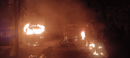 हजारीबाग में सड़क निर्माण साइट पर हमला, चार भारी वाहनों सहित कई मशीनों में लगाई आग