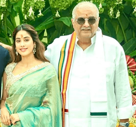 बोनी कपूर ने शेयर की स्टाइलिश तस्वीर, जान्हवी बोली 'वाह पापा'