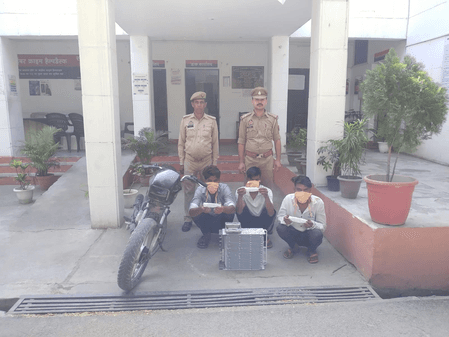 ग्रेटर नोएडा: मोबाइल टावर से उपकरण चोरी करने वाले गिरोह का भंडाफोड़, तीन आरोपी गिरफ्तार