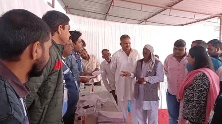 बीकानेर में वर्ष की अंतिम लोक अदालत में उमड़ी लोगों की भीड़, लंबित प्रकरणों के समाधान पर जोर