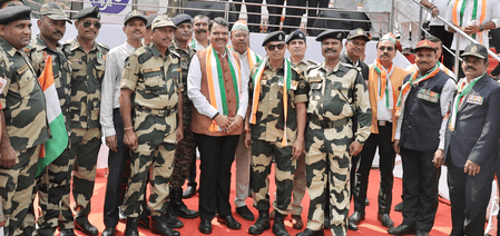 महाराष्ट्र : नागपुर में आयोजित तिरंगा यात्रा में शामिल हुए सीएम देवेंद्र फडणवीस