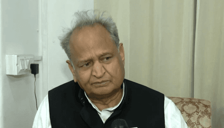 सरकार को अगर डेमोक्रेसी में विश्वास है तो मुख्य चुनाव आयुक्त को हटा देना चाहिए: अशोक गहलोत