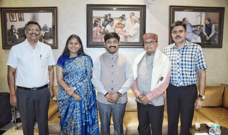 सूरीनाम में भारत के राजदूत सुभाष पी गुप्ता ने यूपी के औद्योगिक विकास मंत्री से की मुलाकात