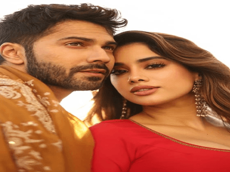 वरुण धवन के साथ कोजी हुईं जान्हवी कपूर, रेड लहंगे में दिए गॉर्जियस पोज