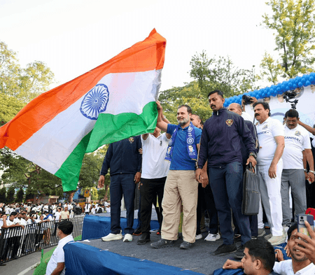 आरएसएस और भाजपा की विचारधारा संविधान को कमजोर करना चाहती है : राहुल गांधी