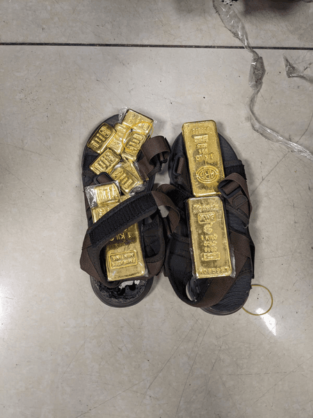 चप्पल से निकला 3.86 करोड़ का सोना, मुंबई एयरपोर्ट पर विदेशी नागरिक गिरफ्तार