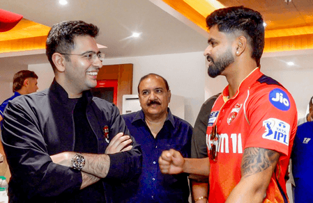 आईपीएल 2025: पंजाब किंग्स टीम के साथ राघव चड्ढा की मुलाकात, आरसीबी के खिलाफ मैच के लिए दी शुभकामनाएं