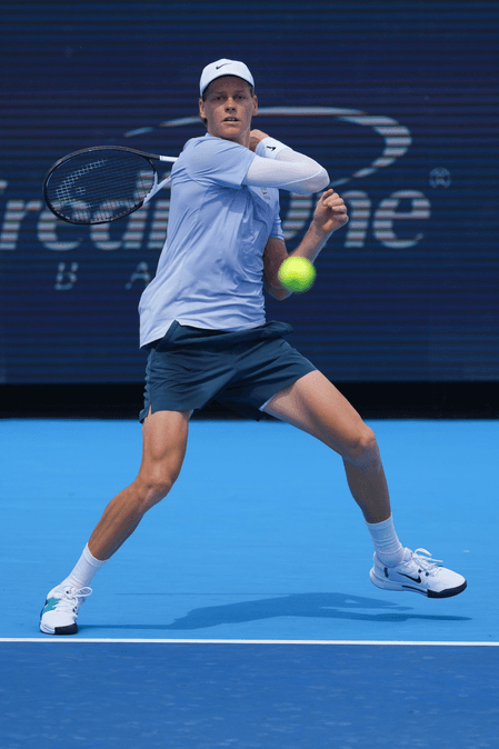 सिनसिनाटी ओपन: ऑगर एलियासेम को हराकर जानिक सिनर ने सेमीफाइनल में जगह बनाई