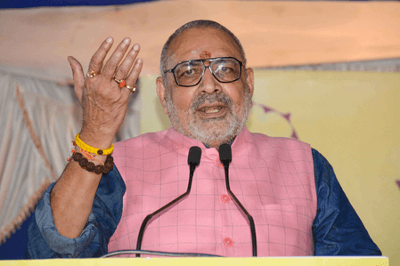 कांग्रेस पार्टी की देशहित पर जुबान ही नहीं खुलती : गिरिराज सिंह