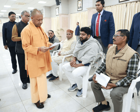 ठंड में आने वाले फरियादियों के लिए रैनबसेरे में रुकने की कराएं व्यवस्था: सीएम योगी