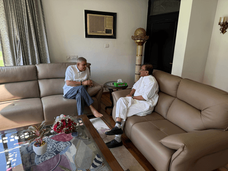 संजय राउत ने पूर्व उपराष्ट्रपति जगदीप धनखड़ से की मुलाकात