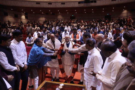 एनडीए संसदीय दल की बैठक जारी, व्यापार समझौतों की श्रृंखला के लिए सांसदों ने पीएम मोदी को दी बधाई