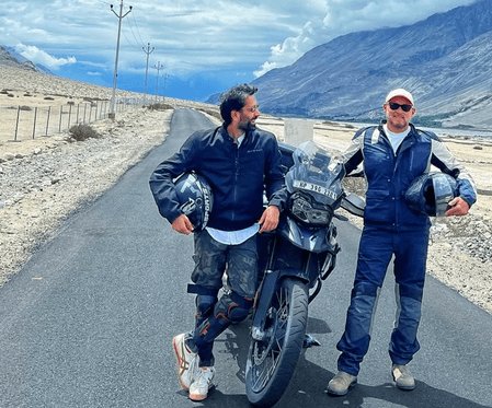 सियाचिन बेस कैंप गए नकुल मेहता, कहा- 'वहां की जिंदगी के बारे में लिखते हुए रोंगटे खड़े हो रहे हैं'