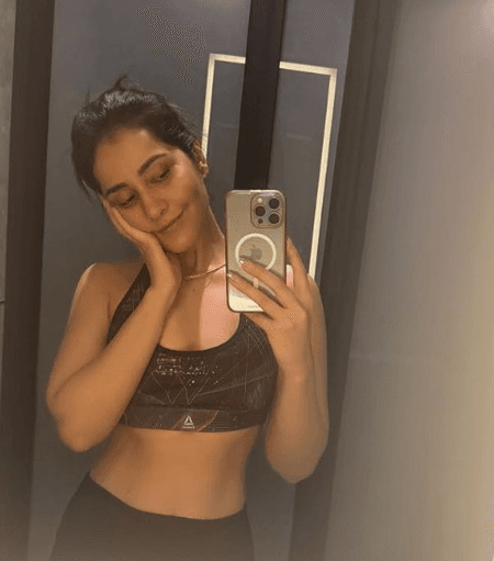 'शांति, मेहनत और सेल्फ लव' के साथ राशि खन्ना ने शेयर की सेल्फी