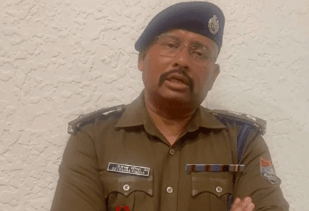 अल्मोड़ा : स्कूल के पास जंगल में मिली 161 जिलेटिन रॉड, पुलिस ने शुरू की जांच