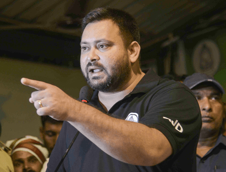 तेजस्वी यादव ने केंद्र सरकार पर साधा निशाना, 'बिहार के साथ सौतेला व्यवहार का आरोप'