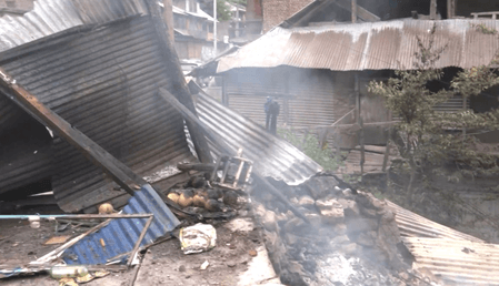 उरी के लगमा गांव में गिरा पाकिस्तानी बम, दुकान जलकर खाक