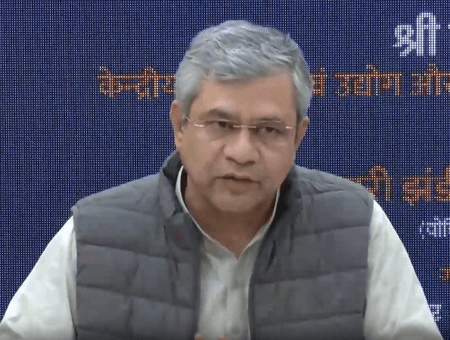 पीएम मोदी के नेतृत्व में 2014 की तुलना में उत्तर प्रदेश का रेलवे बजट 18 गुना बढ़ा: अश्विनी वैष्णव