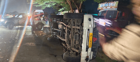 पुणे में मोरगांव रोड पर भीषण हादसा, आठ लोगों की मौके पर मौत, कई घायल