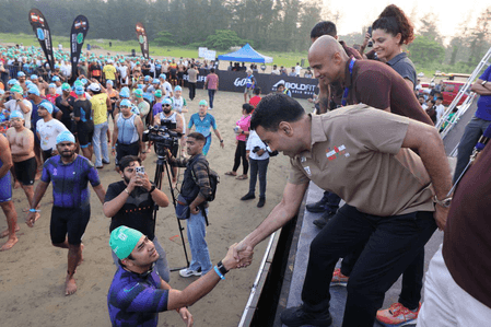 गोवा के मुख्यमंत्री प्रमोद सावंत ने 'आयरनमैन 70.3' प्रतियोगिता को हरी झंडी दिखाई