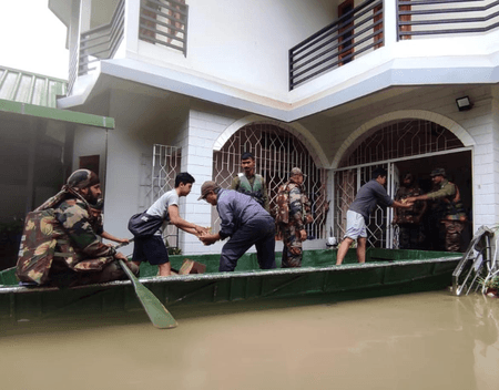 मणिपुर : इंफाल में बाढ़ के संकट के बीच सेना का राहत-बचाव कार्य जारी