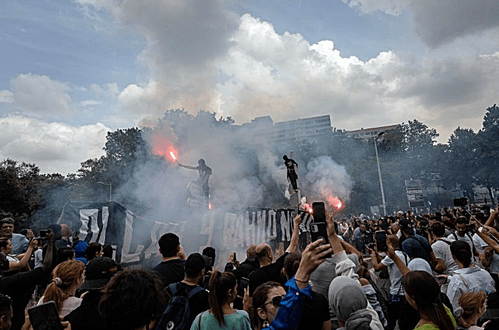 फ्रांस में सरकार के खिलाफ सड़कों पर उतरे लोग, 200 प्रदर्शनकारी गिरफ्तार; 80 हजार पुलिसकर्मी तैनात