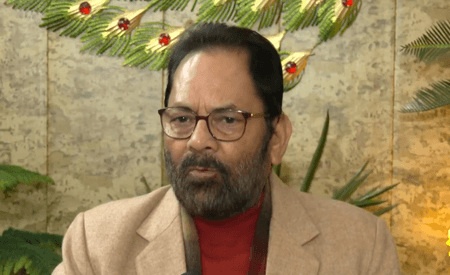 कांग्रेस कुर्सी के अहंकार में कैद, पार्टी में हो रही हिट-एंड-रन की राजनीति: मुख्तार अब्बास नकवी