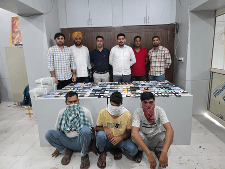 दिल्ली पुलिस ने सीमा पार मोबाइल तस्करी रैकेट का किया भंडाफोड़, सरगना सहित तीन गिरफ्तार